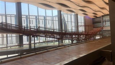 نقل ألواح مركب خوفو الثانية استعدادا لعرضها أمام زوار المتحف الكبير