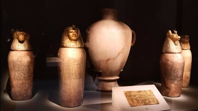 المتحف المصري بالتحرير يعرض أواني كانوبية ذهبية للملك بسوسنس الأول