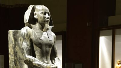 بين ملامح الثقة وقوة الديوريت.. الملك خفرع ينتظر الزائرين في المتحف المصري