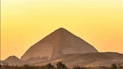 هرم سنفرو المائل بدهشور.. عبقرية التجربة وبداية ميلاد الهرم الكامل