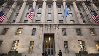 “العدل الأمريكية” تقر بمسؤولية الحكومة عن كارثة تصادم طائرة ركاب ومروحية