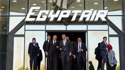 مصر للطيران توقع بروتوكول تعاون مع كبري شركات السيارات تقدم الليموزين مجاني