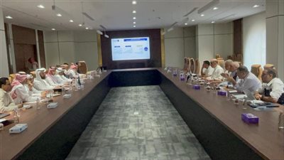 وفد السياحة يجتمع مع الراجحي لمناقشة أماكن ومواصفات المخيمات بمنى وعرفات