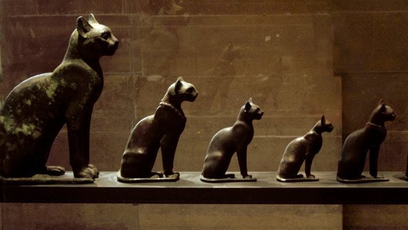 الإلهة باستت 