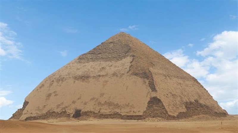 الهرم المنحنى 