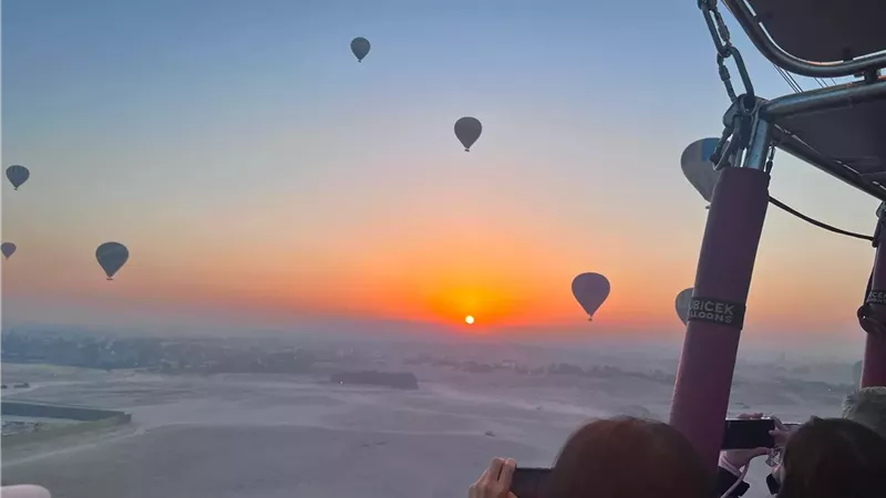 البالون الطائر 