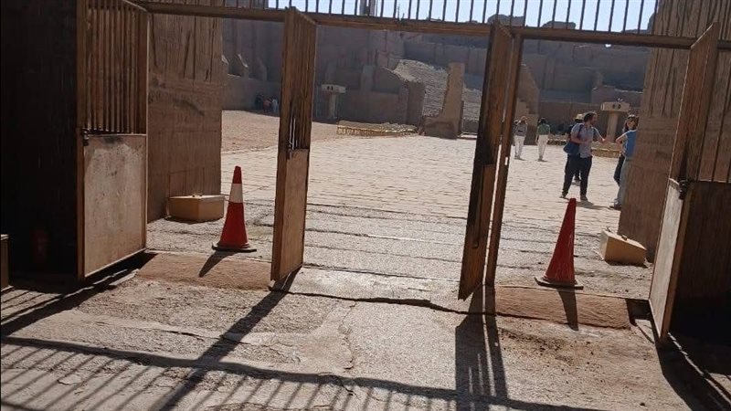 البوابات الجانبية