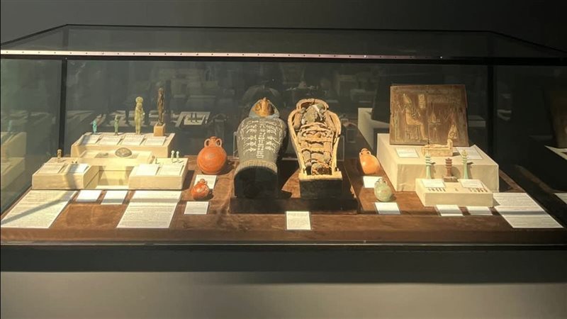 القطع الأثرية 