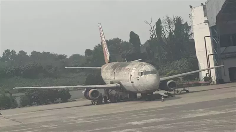 طائرة تابعة لطيران