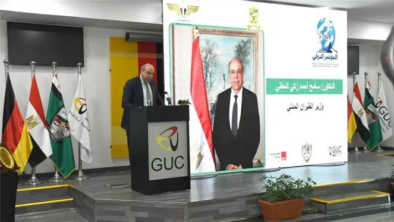 وزير الطيران المدنى