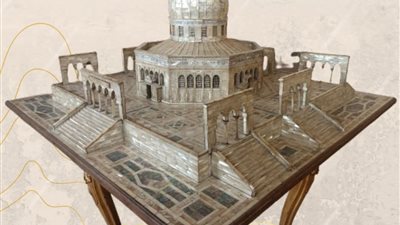 متحف المركبات الملكية يحتفل بالإسراء والمعراج ويعرض نموذجًا نادرًا لقبة الصخرة