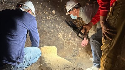 السفير الفرنسي يزور منطقة حفائر دير المدينة بمحافظة الأقصر