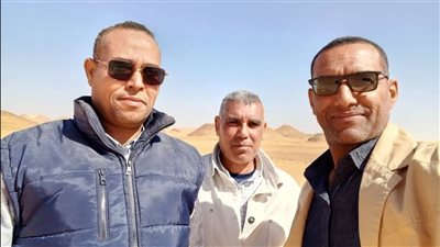 جولة ميدانية لرئيس آثار مصر الوسطى لمتابعة أعمال التطوير بمواقع الداخلة (خاص)