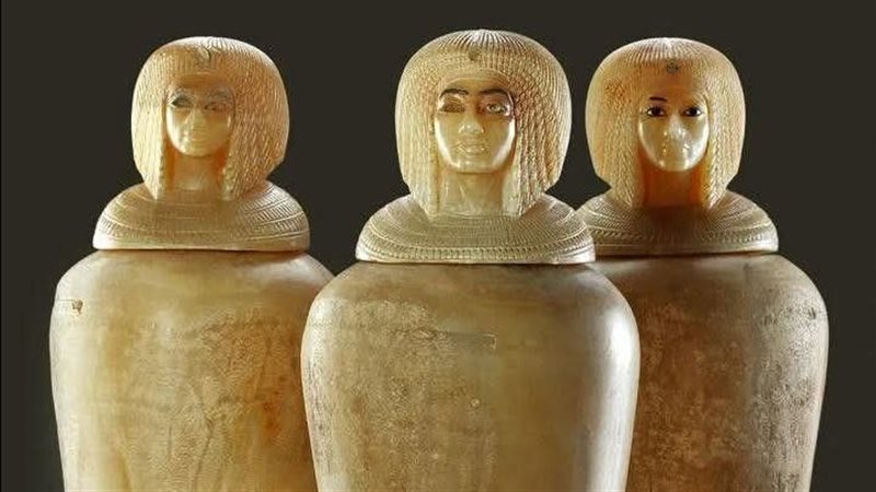 القطع الأثرية 