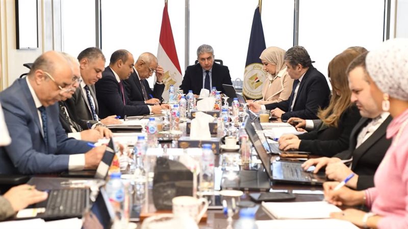اجتماع وزير السياحة