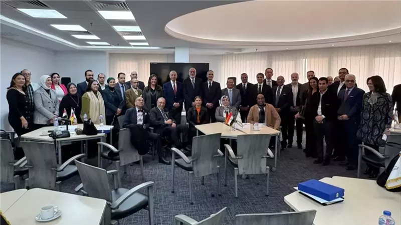 المشاركون فى الصالون