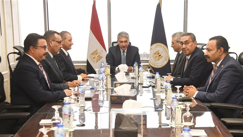 اجتماع وزير السياحة