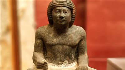 تمثال الكاتب الجالس.. أيقونة الخلود الفني في المتحف المصري بالتحرير