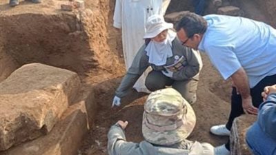 الكشف عن مبني يرجح انتماؤه لمعبد الملك أبريس بمنطقة ميت رهينة