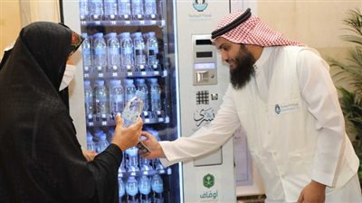 الحج السعودية تكشف 7 خطوات لطلب ماء زمزم عبر تطبيق نسك 