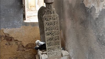 شاهد قبر يكشف مهنة منسية في تاريخ صناعة السجائر بمصر