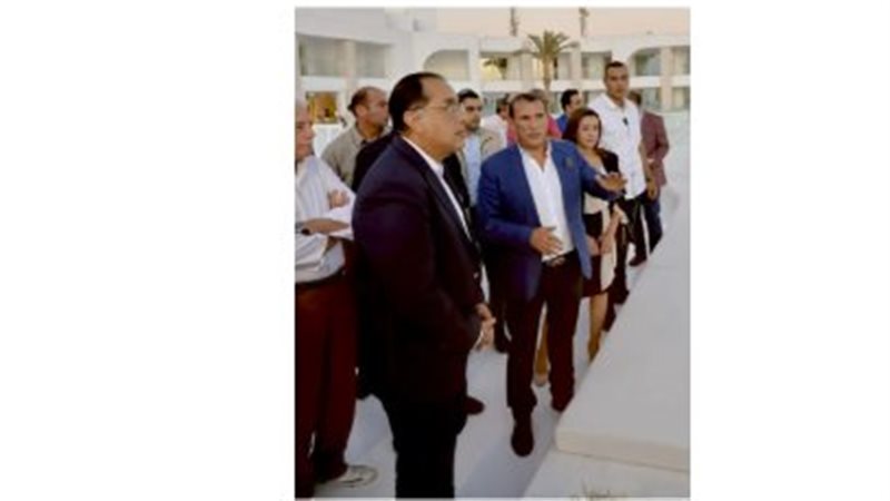 رئيس الوزراء مع الشاعر