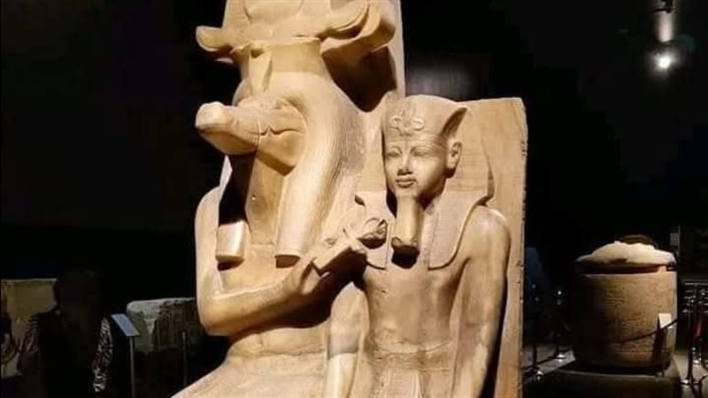 التمثال الأثري