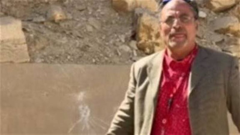 الكتابة علي هرم أوناس بسقارة 