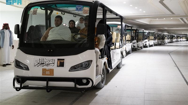 سيارات لخدمة المعتمرين
