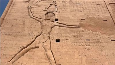 نقوش خالدة تروي بطولات المصري القديم في معبد مدينة هابو بالأقصر