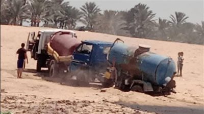 صدمة في سقارة.. صور متداولة تكشف غرز سيارة كسح داخل المنطقة الأثرية