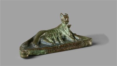 تمثال برونزي لحيوان هجين من العصر المتأخر ضمن مقتنيات متحف مارييمون ببلجيكا