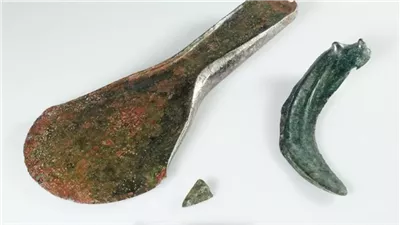 اكتشاف فأس عمره 3500 عام بسويسرا.. هل كشف عن طقوس معينة؟