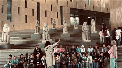 محافظة الجيزة تنظم رحلة ترفيهية لأبناء مؤسسة خيرية إلى المتحف الكبير 