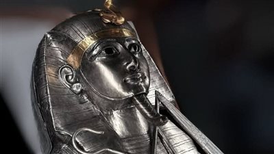 المتحف المصري بالتحرير يعرض تابوت الملك بسوسنس الأول الفضي