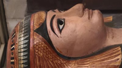 مومياء خشبية لسيدة مصرية قديمة تجسد الجمال والفن المتقن