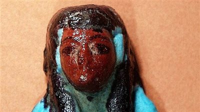 متحف ألارد بيرسون يعرض شظية شابتي ملون تكشف الطقوس الجنائزية