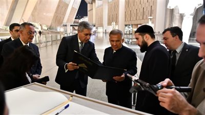 رئيس تتارستان يزور المتحف المصري الكبير ويشيد بتجربة العرض المتحفي (صور)