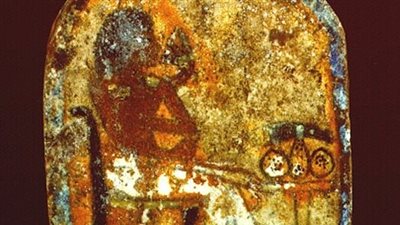 شظية مزينة تكشف روعة الألوان في عصر الأسرة 18