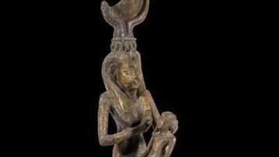 الإلهة إيزيس تتصدر متحف الإسكندرية القومي احتفاءً بيوم المرأة العالمي