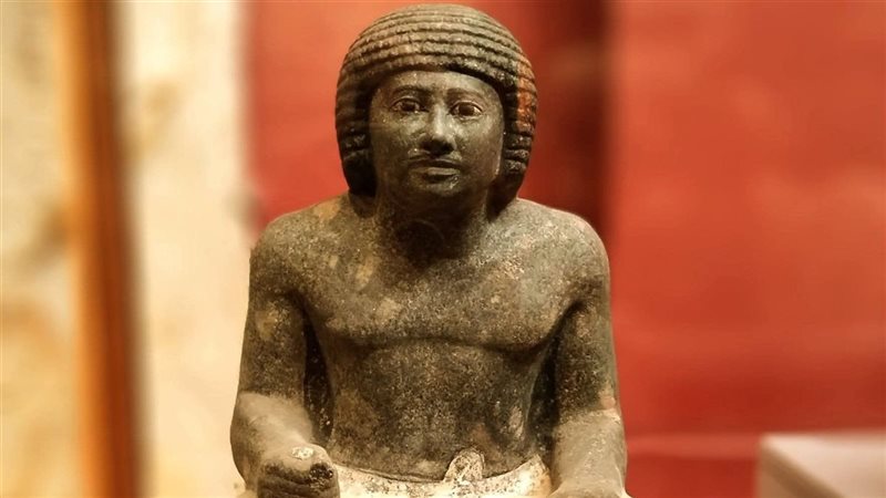 التمثال الأثري