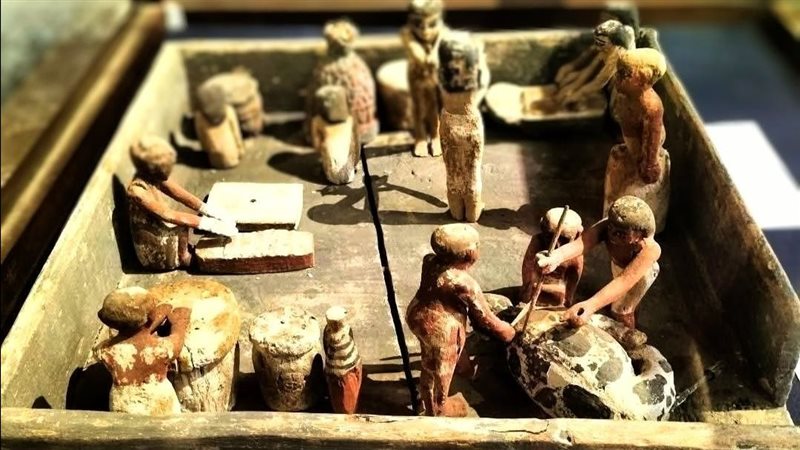 القطع الأثرية 