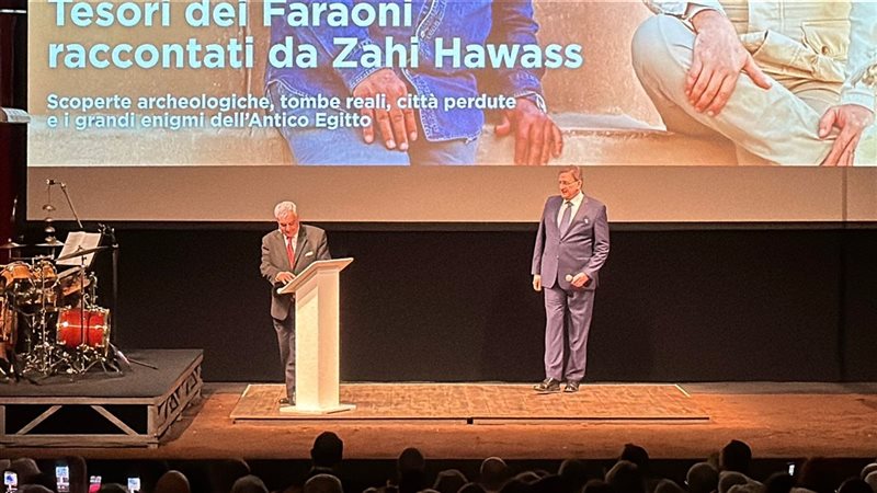 الدكتور زاهي حواس عالم الآثار