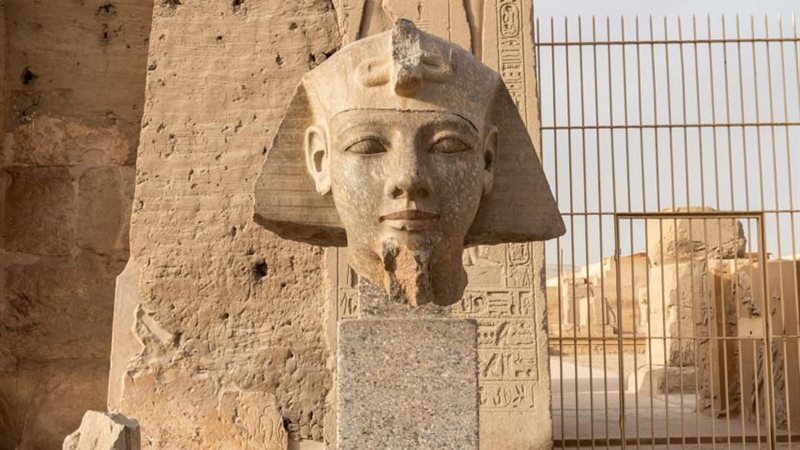 تمثال رمسيس