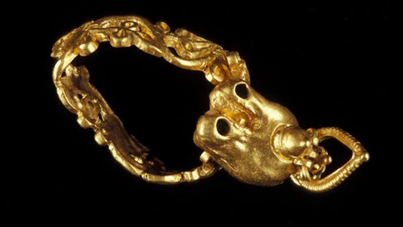 القطعة الأثرية 