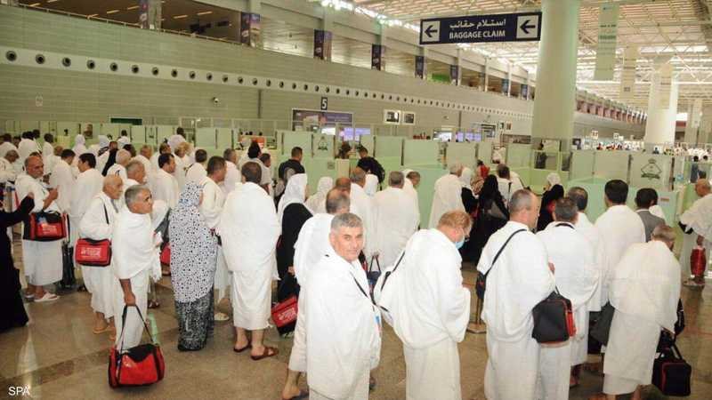 المعتمرين في المطار 
