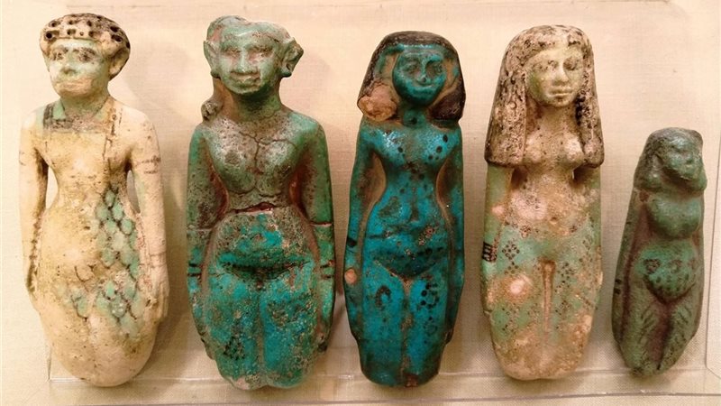 التماثيل الأنثوية بالمتحف المصري بالتحرير 