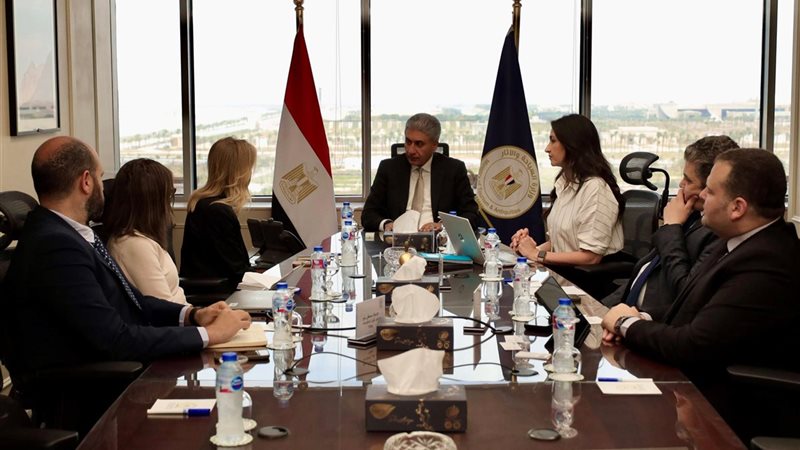 اجتماع وزير السياحة