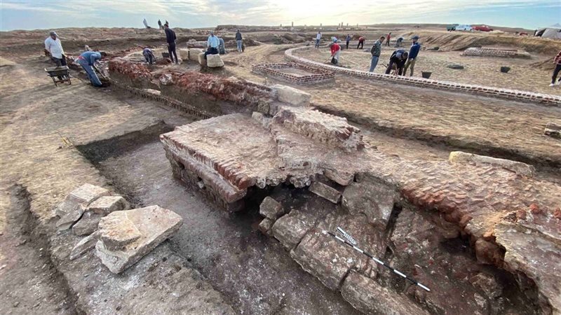 ملاذ الإله الطيني