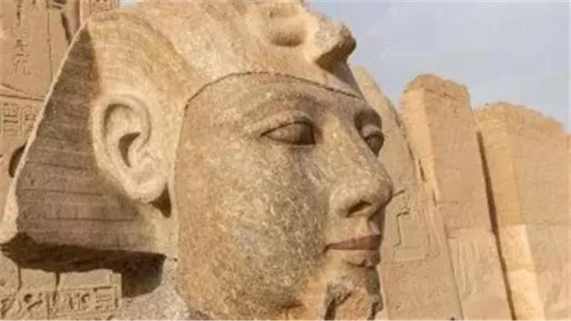 ترميم رأس تمثال جرانيتي للملك رمسيس الثاني